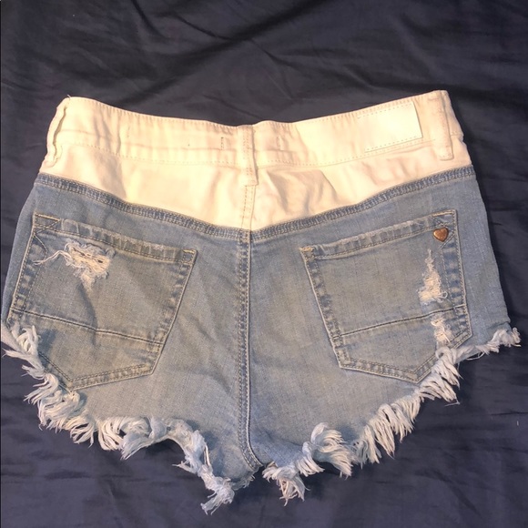 Kendall & Kylie Pacsun blue and white shorts - Picture 3 of 3